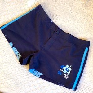 OP reversible broad shorts size 7 (jr)